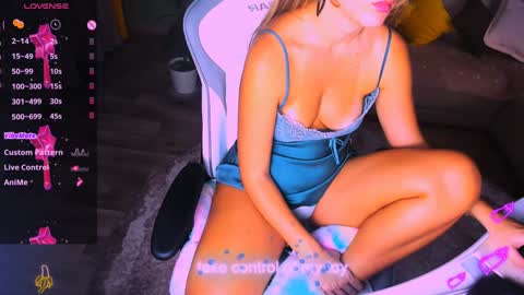 reggieMeow online show from December 7, 4:20 am