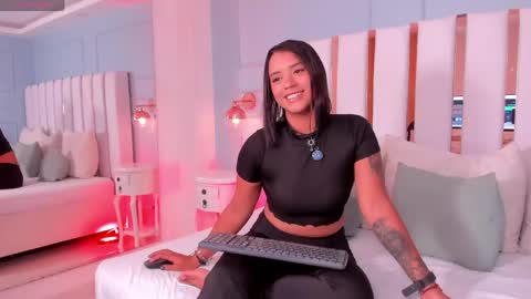 Snapshot of regina_noctixx chatting on May 29, 1:31 pm Regina online show from May 29, 1:31 pm