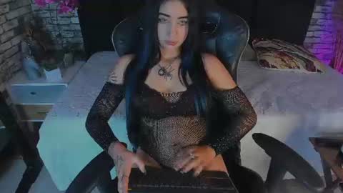 Snapshot of regina_storm chatting on June 26, 3:00 am online show from June 26, 3:00 am