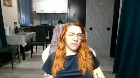 Snapshot of reginasmilee chatting on April 23, 4:24 am Regina online show from April 23, 4:24 am