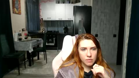 Snapshot of reginasmilee chatting on April 24, 3:31 am Regina online show from April 24, 3:31 am