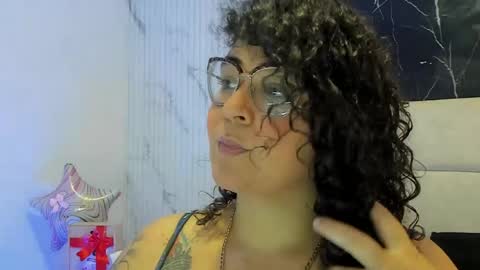 Snapshot of reginavegaa chatting on May 26, 11:39 am reginavegaa online show from May 26, 11:39 am