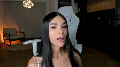 Snapshot of reichel_gray chatting on April 25, 5:43 am REICHEL online show from April 25, 5:43 am