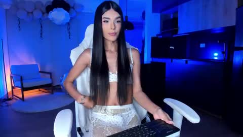 Snapshot of reichel_gray chatting on June 8, 5:30 am REICHEL online show from June 8, 5:30 am