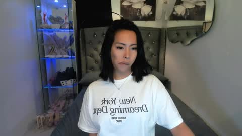 reighnempress online show from April 11, 2:27 am