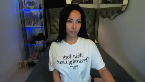 reighnempress online show from April 18, 1:09 am