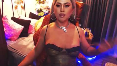 Snapshot of reigning_ivy chatting on April 19, 8:33 pm Red Ivy online show from April 19, 8:33 pm