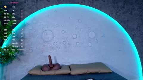 reiinachloe online show from April 13, 4:45 pm