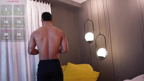 Snapshot of reik_von chatting on April 27, 12:14 pm Reik online show from April 27, 12:14 pm