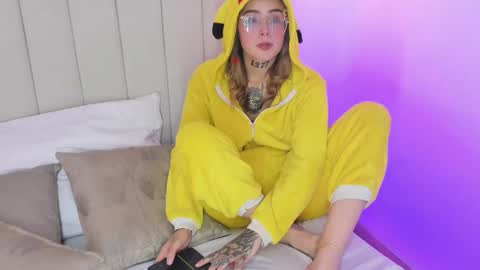 Snapshot of reikaminato chatting on September 20, 1:45 pm Reika  online show from September 20, 1:45 pm