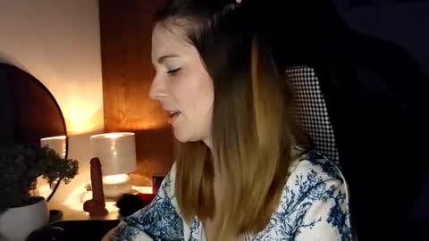 Snapshot of reileyfoxx chatting on May 1, 6:12 pm Reiley online show from May 1, 6:12 pm