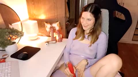 Snapshot of reileyfoxx chatting on May 14, 8:48 pm Reiley online show from May 14, 8:48 pm