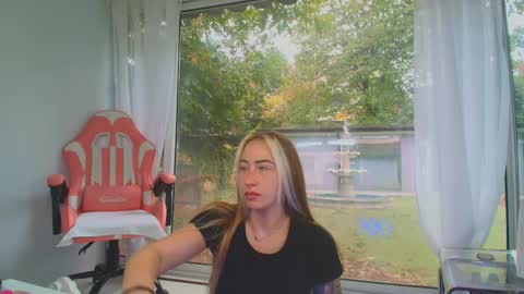Snapshot of reina_cummings chatting on October 2, 6:53 am reina cummings online show from October 2, 6:53 am