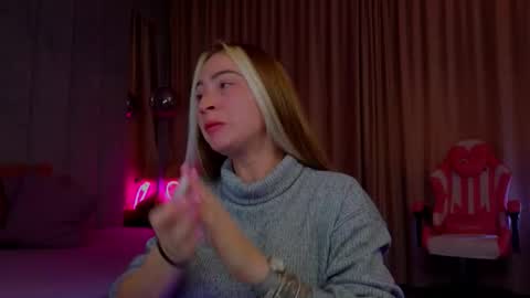 Snapshot of reina_cummings chatting on October 8, 6:22 am reina cummings online show from October 8, 6:22 am