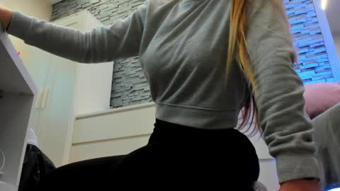 reina cummings online show from April 4, 6:55 am