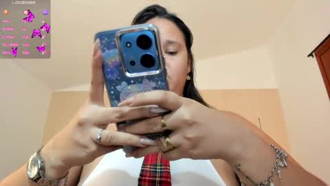 reina_loren online show from May 30, 10:40 pm