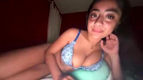 Snapshot of reinaassss chatting on May 1, 5:12 am reinaassss online show from May 1, 5:12 am