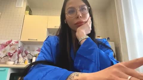 Snapshot of reinaiafrate chatting on November 19, 7:52 am Emma online show from November 19, 7:52 am