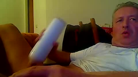 Snapshot of reini7211 chatting on December 5, 2:53 am reini7211 online show from December 5, 2:53 am