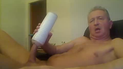 Snapshot of reini7211 chatting on November 14, 2:32 am reini7211 online show from November 14, 2:32 am