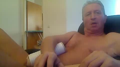 Snapshot of reini7211 chatting on March 23, 3:05 pm reini7211 online show from March 23, 3:05 pm