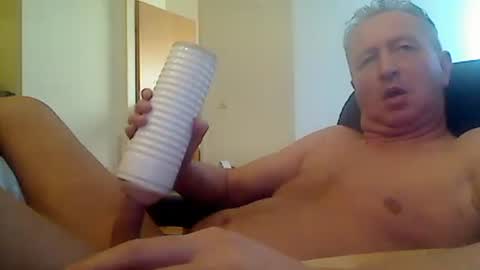 Snapshot of reini7211 chatting on April 23, 11:09 am reini7211 online show from April 23, 11:09 am
