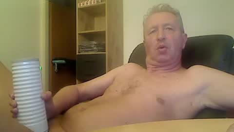 Snapshot of reini7211 chatting on June 14, 10:45 pm reini7211 online show from June 14, 10:45 pm