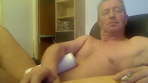 Snapshot of reini7211 chatting on June 27, 12:59 am reini7211 online show from June 27, 12:59 am