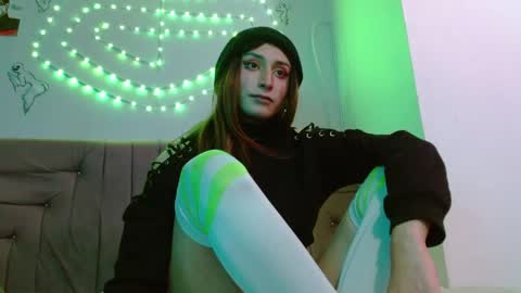 reiv_femboy online show from May 12, 3:58 am