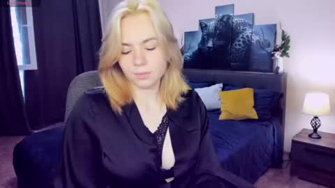 Snapshot of remipeach chatting on June 12, 4:06 pm RemiPeach online show from June 12, 4:06 pm