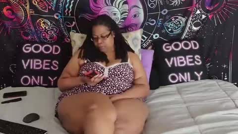 Snapshot of renaecumsalot chatting on December 27, 8:50 pm RenaeCumsAlot online show from December 27, 8:50 pm