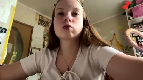 Snapshot of renaeorabuena chatting on June 17, 8:17 am Annabel online show from June 17, 8:17 am