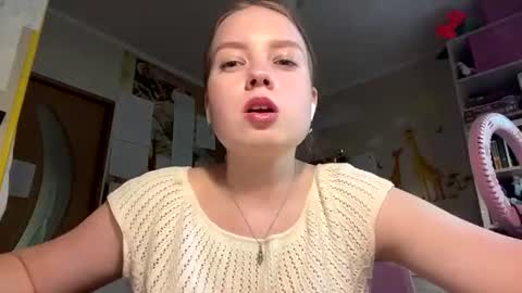 Snapshot of renaeorabuena chatting on June 23, 1:20 pm Annabel online show from June 23, 1:20 pm