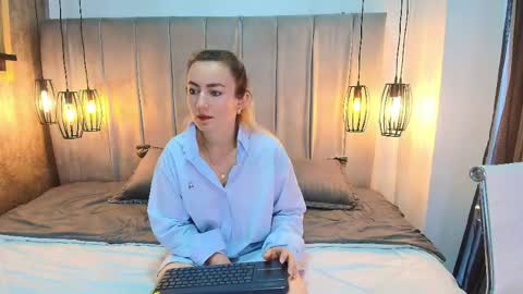 Snapshot of renata_fitnes chatting on June 2, 12:18 pm renata_fitnes online show from June 2, 12:18 pm