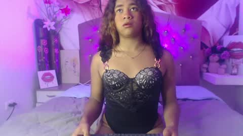 Snapshot of renata_valentina chatting on April 28, 6:40 am RENATA VALENTINA online show from April 28, 6:40 am