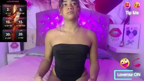 Snapshot of renata_valentina chatting on May 11, 12:00 pm RENATA VALENTINA online show from May 11, 12:00 pm