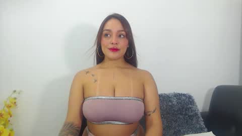 renatabrownn28 online show from April 1, 1:17 am