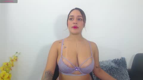 renatabrownn28 online show from April 17, 9:23 am
