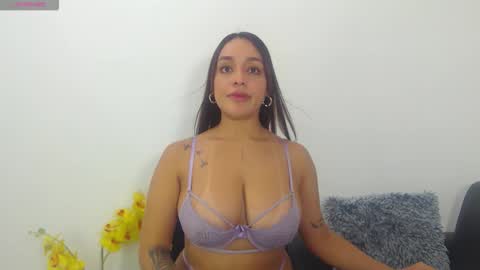 Snapshot of renatabrownn28 chatting on June 4, 6:19 am renatabrownn28 online show from June 4, 6:19 am
