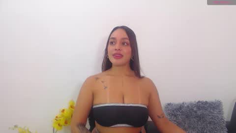 Snapshot of renatabrownn28 chatting on June 4, 6:36 pm renatabrownn28 online show from June 4, 6:36 pm