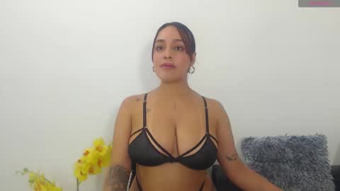 Snapshot of renatabrownn28 chatting on June 5, 6:42 am renatabrownn28 online show from June 5, 6:42 am