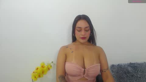 Snapshot of renatabrownn28 chatting on June 10, 3:39 am renatabrownn28 online show from June 10, 3:39 am