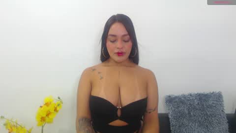 Snapshot of renatabrownn28 chatting on June 14, 5:37 pm renatabrownn28 online show from June 14, 5:37 pm