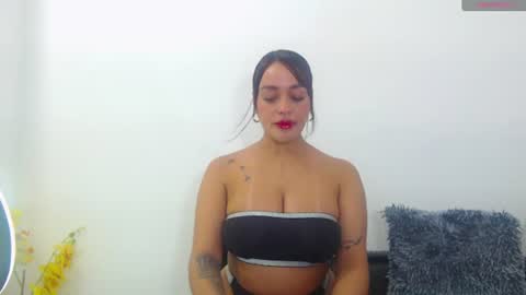 Snapshot of renatabrownn28 chatting on July 2, 3:45 am renatabrownn28 online show from July 2, 3:45 am
