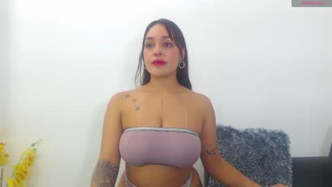 Snapshot of renatabrownn28 chatting on July 4, 4:29 am renatabrownn28 online show from July 4, 4:29 am