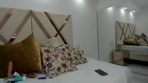Snapshot of renatacox chatting on June 19, 10:02 pm Renata online show from June 19, 10:02 pm