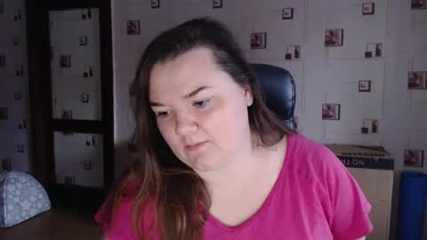 Snapshot of renataoia chatting on December 7, 12:13 pm renataoia online show from December 7, 12:13 pm