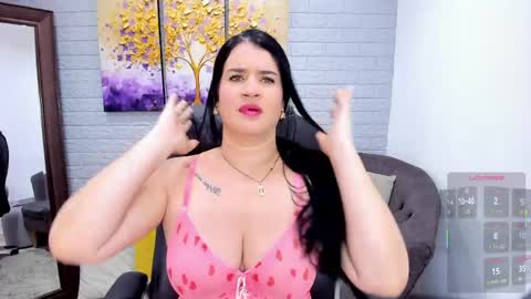 Snapshot of renataruiz_rr chatting on April 25, 12:08 pm online show from April 25, 12:08 pm