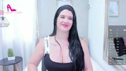 Snapshot of renataruiz_rr chatting on May 21, 12:01 pm online show from May 21, 12:01 pm