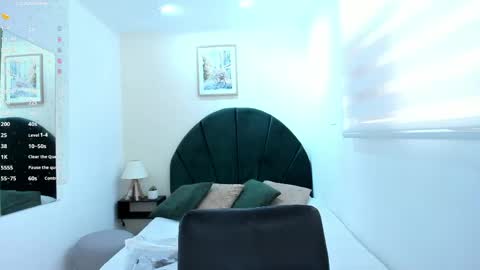 Snapshot of renataruiz_rr chatting on June 1, 11:56 am online show from June 1, 11:56 am
